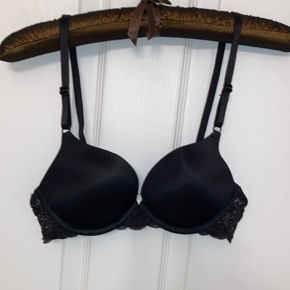 Intimate black Demi push up bra. M.